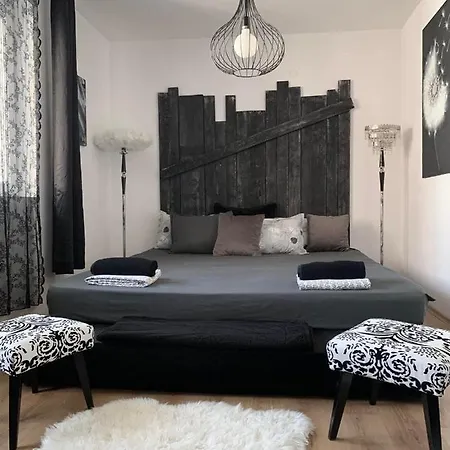 Emotions - Black Appartement